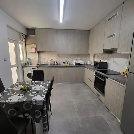 Tourist Hot Spot Location דירה